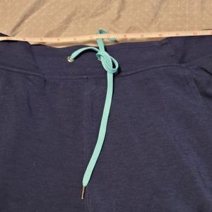 Woman's Under Armour work out pants. EUC